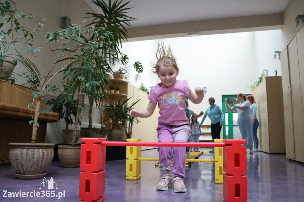 Fotorelacja: NIEBIESKIE IGRZYSKA w Przedszkolu Integracyjnym nr 3 w Zawierciu