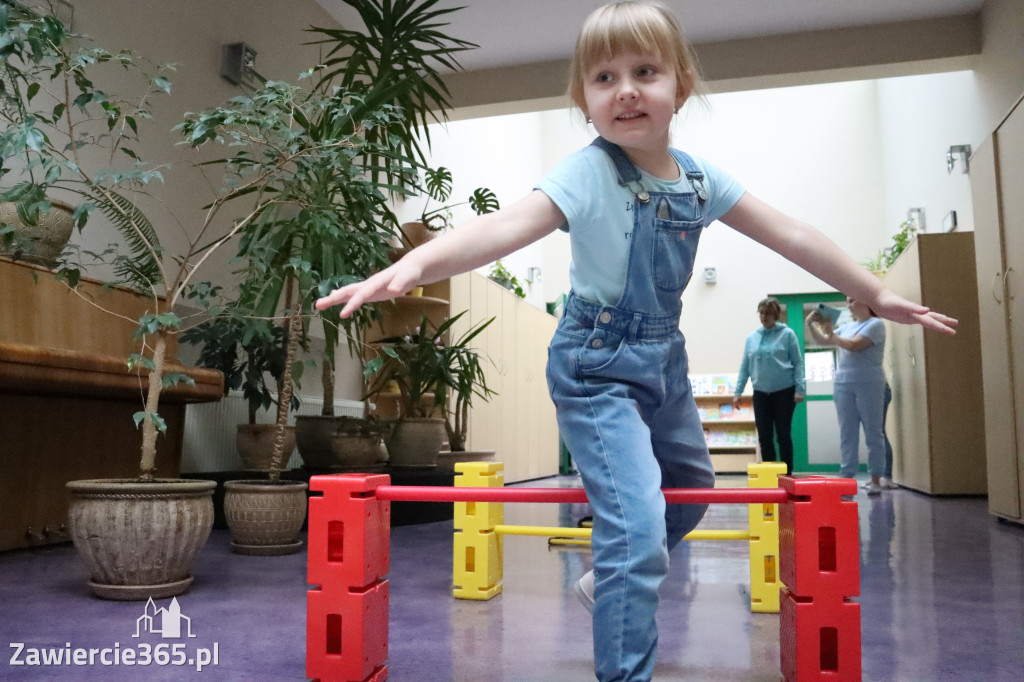 Fotorelacja: NIEBIESKIE IGRZYSKA w Przedszkolu Integracyjnym nr 3 w Zawierciu