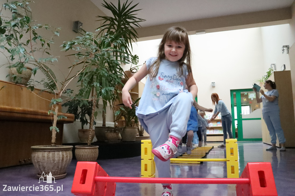 Fotorelacja: NIEBIESKIE IGRZYSKA w Przedszkolu Integracyjnym nr 3 w Zawierciu