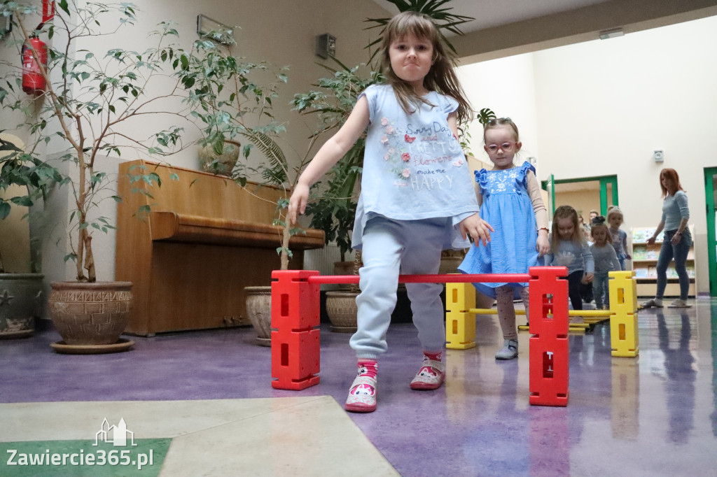 Fotorelacja: NIEBIESKIE IGRZYSKA w Przedszkolu Integracyjnym nr 3 w Zawierciu