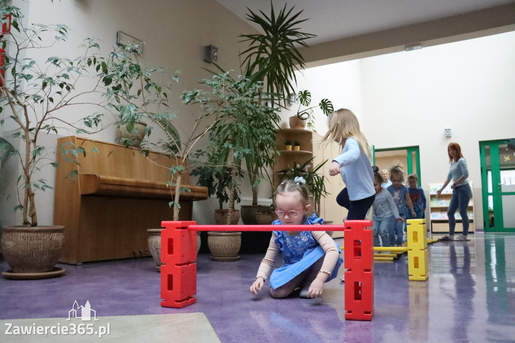 Fotorelacja: NIEBIESKIE IGRZYSKA w Przedszkolu Integracyjnym nr 3 w Zawierciu