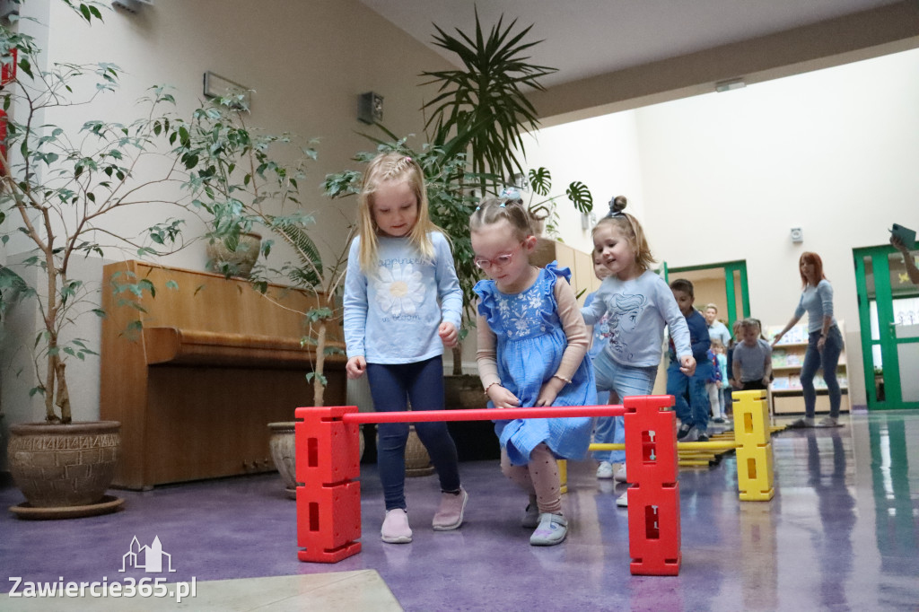Fotorelacja: NIEBIESKIE IGRZYSKA w Przedszkolu Integracyjnym nr 3 w Zawierciu