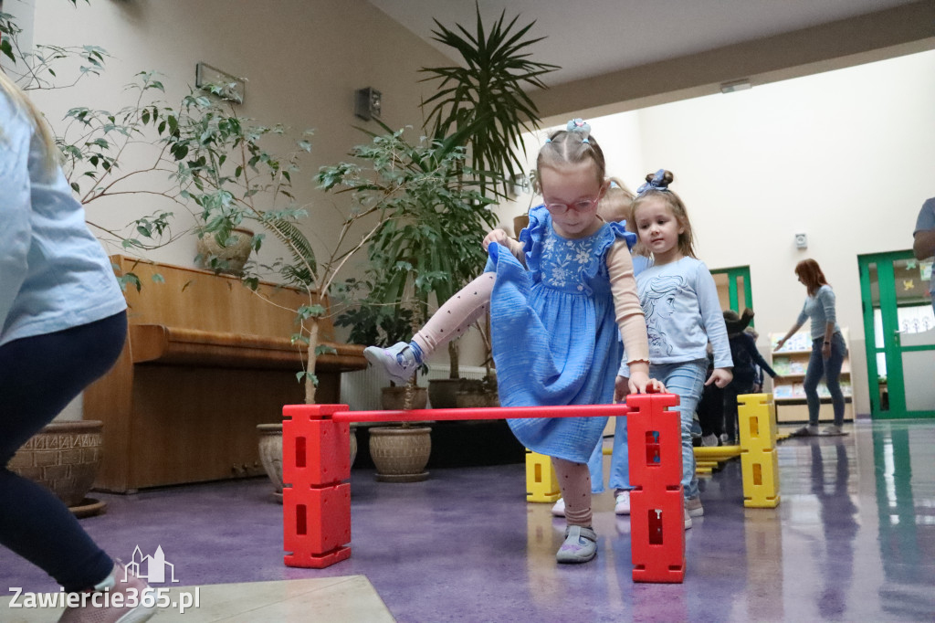 Fotorelacja: NIEBIESKIE IGRZYSKA w Przedszkolu Integracyjnym nr 3 w Zawierciu