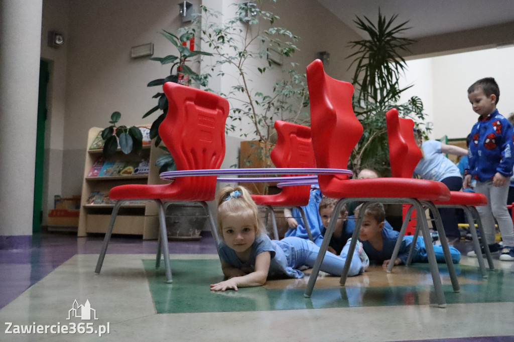 Fotorelacja: NIEBIESKIE IGRZYSKA w Przedszkolu Integracyjnym nr 3 w Zawierciu