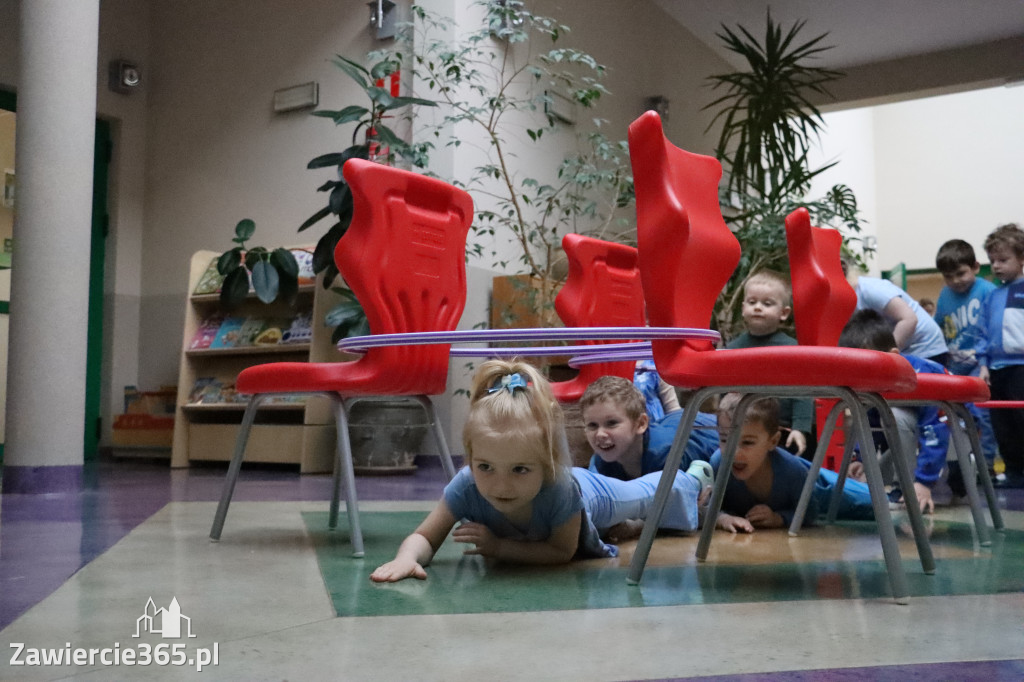 Fotorelacja: NIEBIESKIE IGRZYSKA w Przedszkolu Integracyjnym nr 3 w Zawierciu