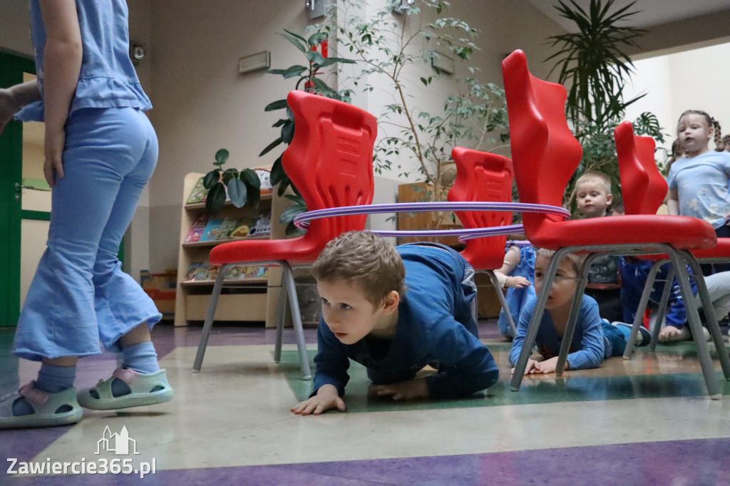 Fotorelacja: NIEBIESKIE IGRZYSKA w Przedszkolu Integracyjnym nr 3 w Zawierciu