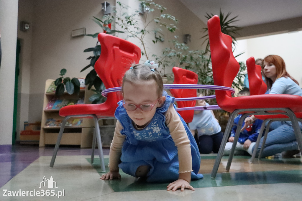 Fotorelacja: NIEBIESKIE IGRZYSKA w Przedszkolu Integracyjnym nr 3 w Zawierciu
