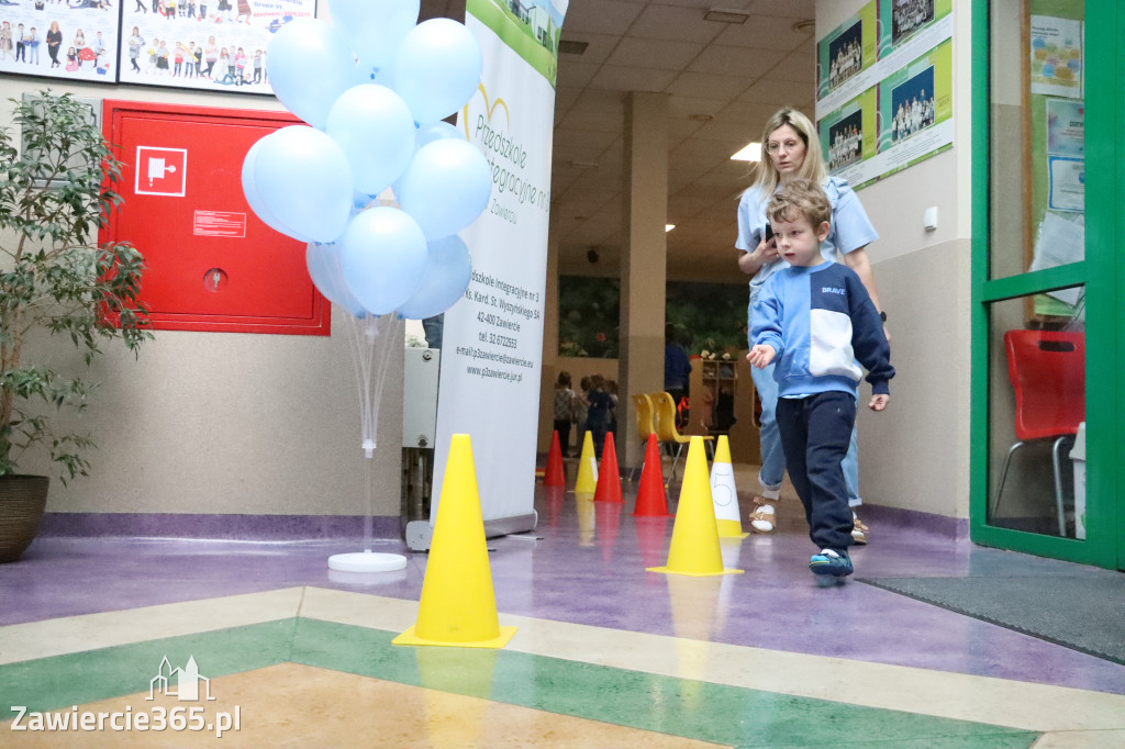 Fotorelacja: NIEBIESKIE IGRZYSKA w Przedszkolu Integracyjnym nr 3 w Zawierciu