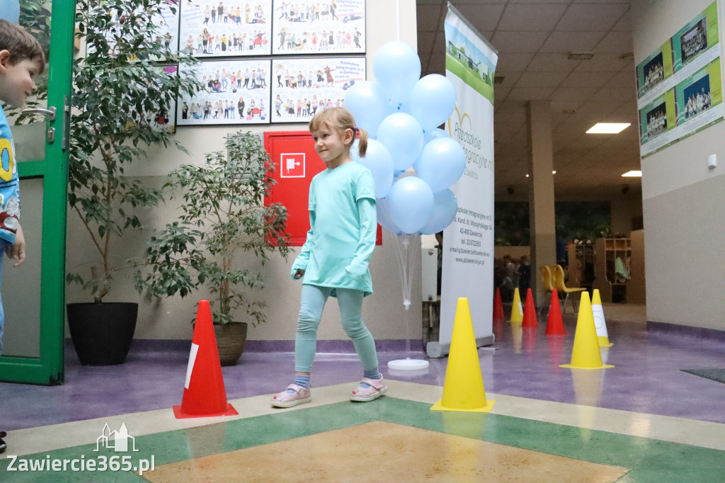 Fotorelacja: NIEBIESKIE IGRZYSKA w Przedszkolu Integracyjnym nr 3 w Zawierciu