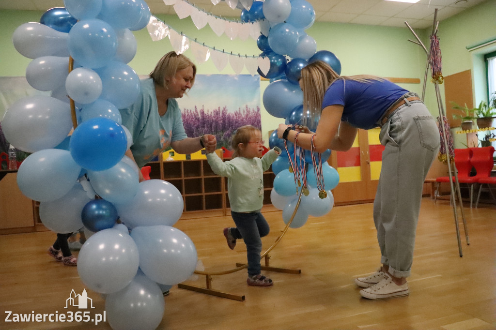 Fotorelacja: NIEBIESKIE IGRZYSKA w Przedszkolu Integracyjnym nr 3 w Zawierciu