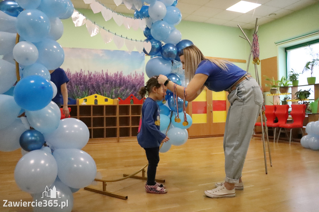 Fotorelacja: NIEBIESKIE IGRZYSKA w Przedszkolu Integracyjnym nr 3 w Zawierciu