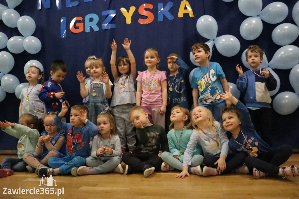 Fotorelacja: NIEBIESKIE IGRZYSKA w Przedszkolu Integracyjnym nr 3 w Zawierciu