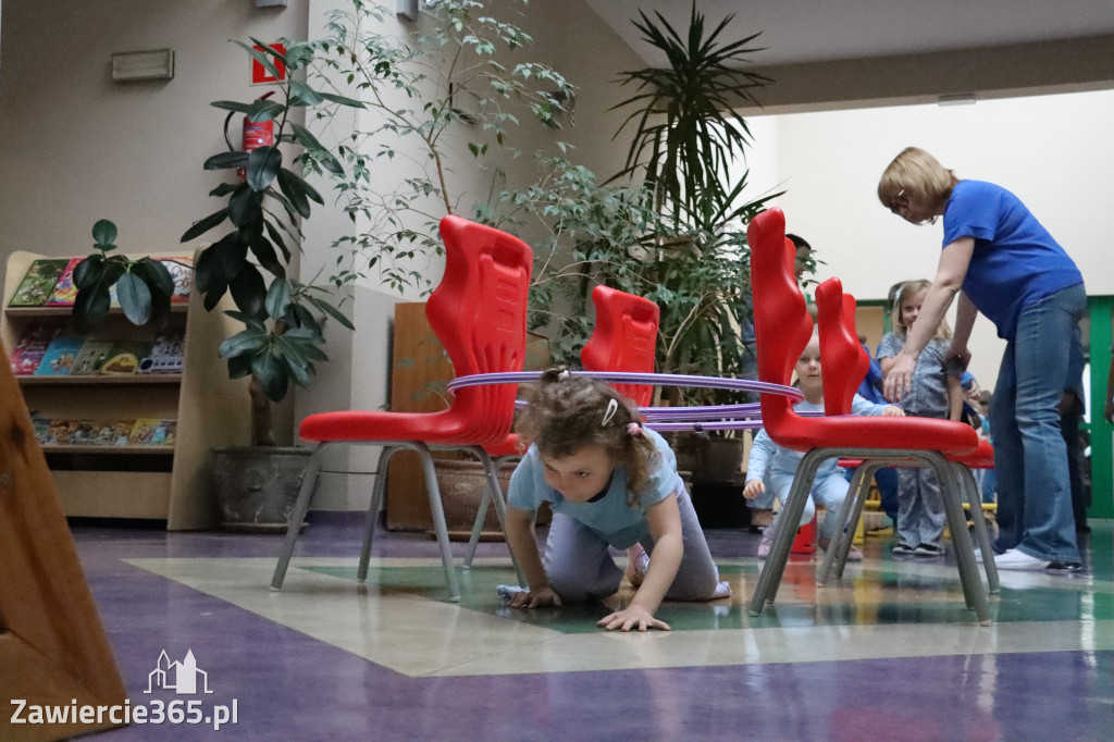 Fotorelacja: NIEBIESKIE IGRZYSKA w Przedszkolu Integracyjnym nr 3 w Zawierciu