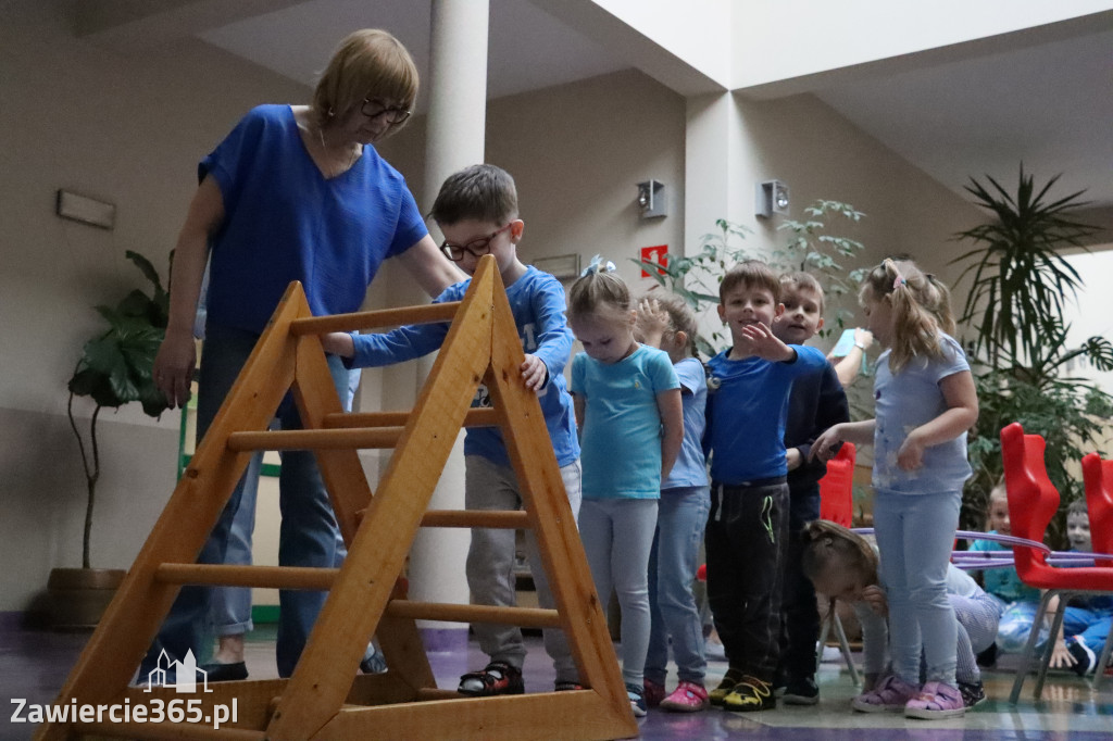 Fotorelacja: NIEBIESKIE IGRZYSKA w Przedszkolu Integracyjnym nr 3 w Zawierciu