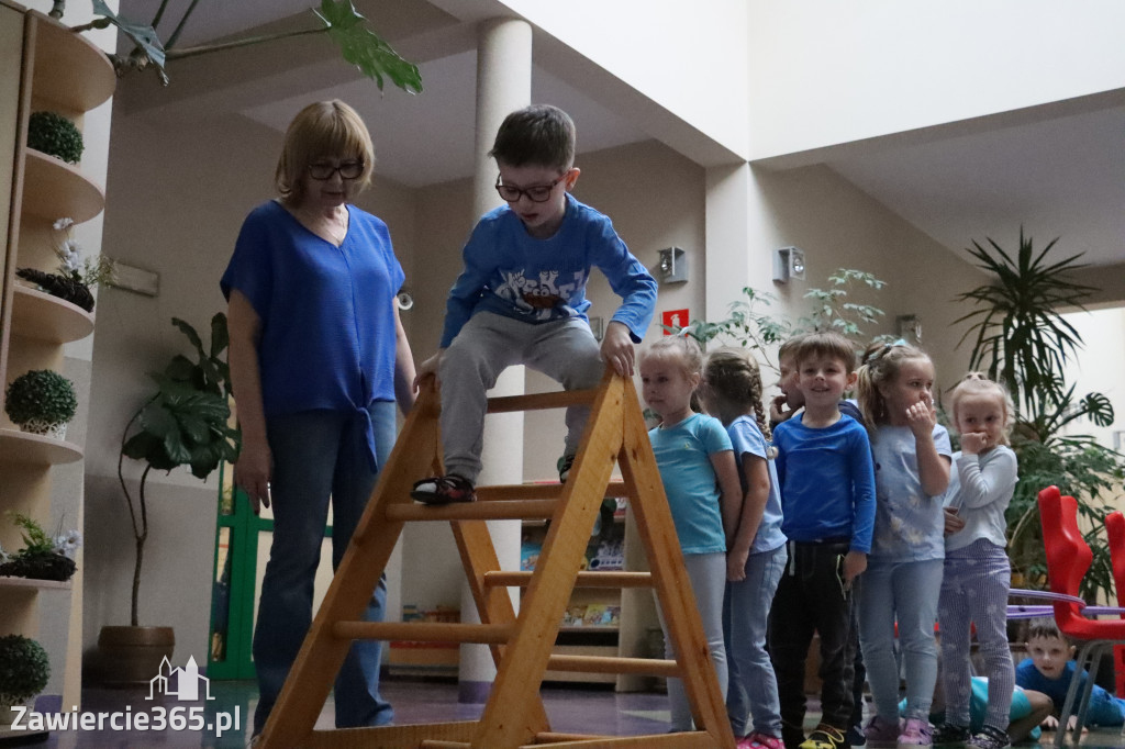 Fotorelacja: NIEBIESKIE IGRZYSKA w Przedszkolu Integracyjnym nr 3 w Zawierciu