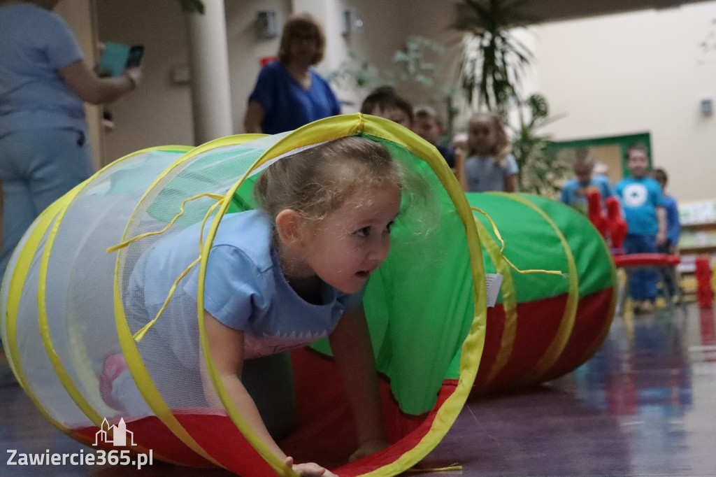 Fotorelacja: NIEBIESKIE IGRZYSKA w Przedszkolu Integracyjnym nr 3 w Zawierciu