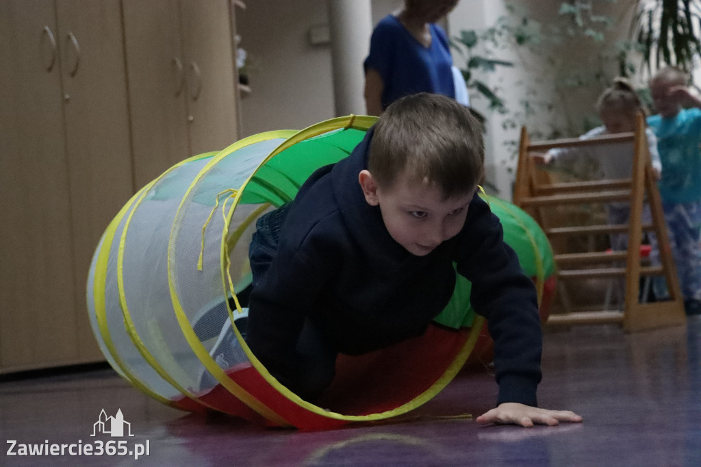 Fotorelacja: NIEBIESKIE IGRZYSKA w Przedszkolu Integracyjnym nr 3 w Zawierciu