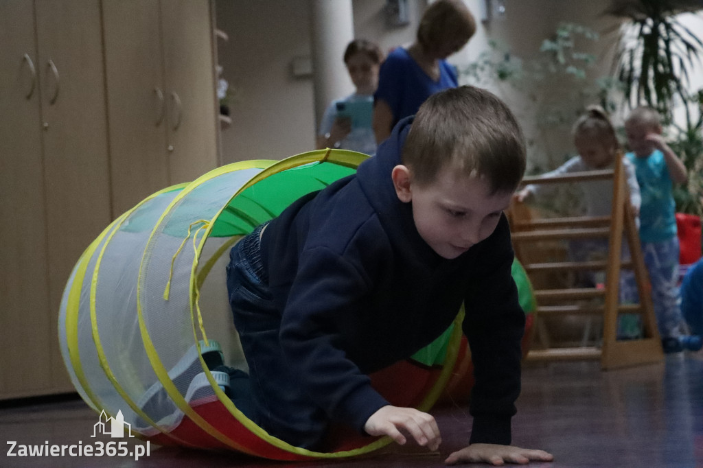 Fotorelacja: NIEBIESKIE IGRZYSKA w Przedszkolu Integracyjnym nr 3 w Zawierciu