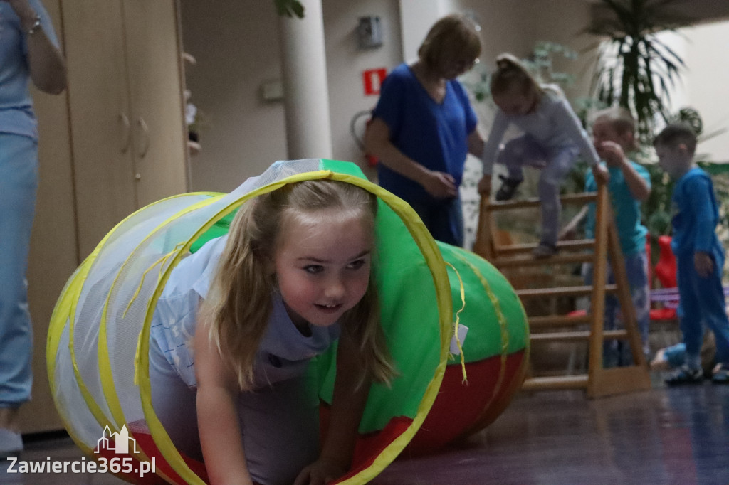 Fotorelacja: NIEBIESKIE IGRZYSKA w Przedszkolu Integracyjnym nr 3 w Zawierciu