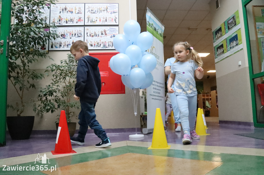 Fotorelacja: NIEBIESKIE IGRZYSKA w Przedszkolu Integracyjnym nr 3 w Zawierciu