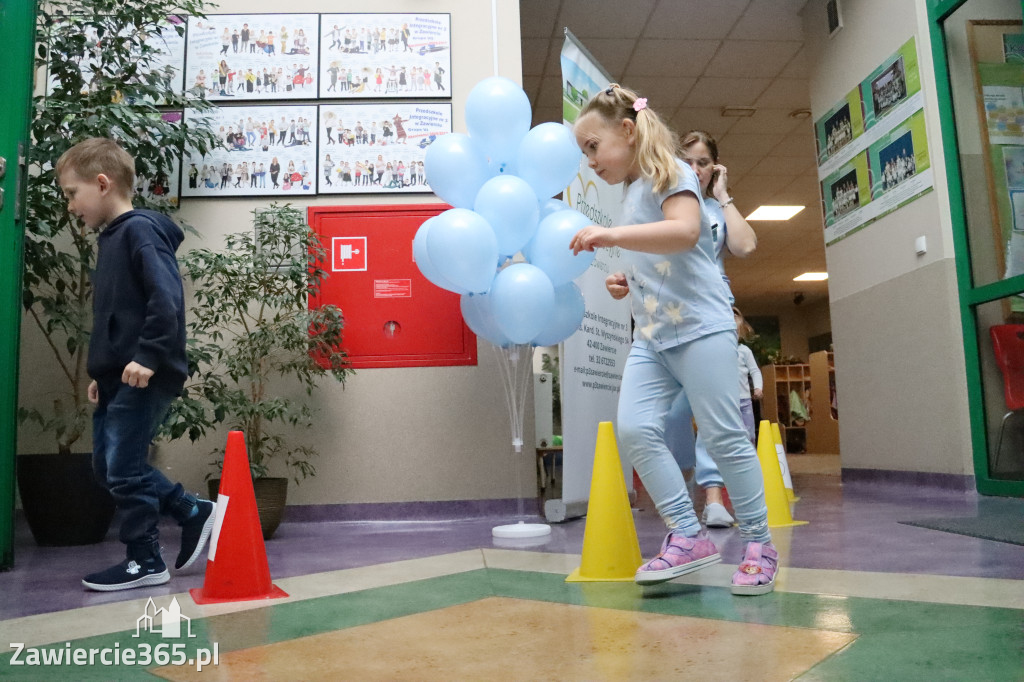 Fotorelacja: NIEBIESKIE IGRZYSKA w Przedszkolu Integracyjnym nr 3 w Zawierciu