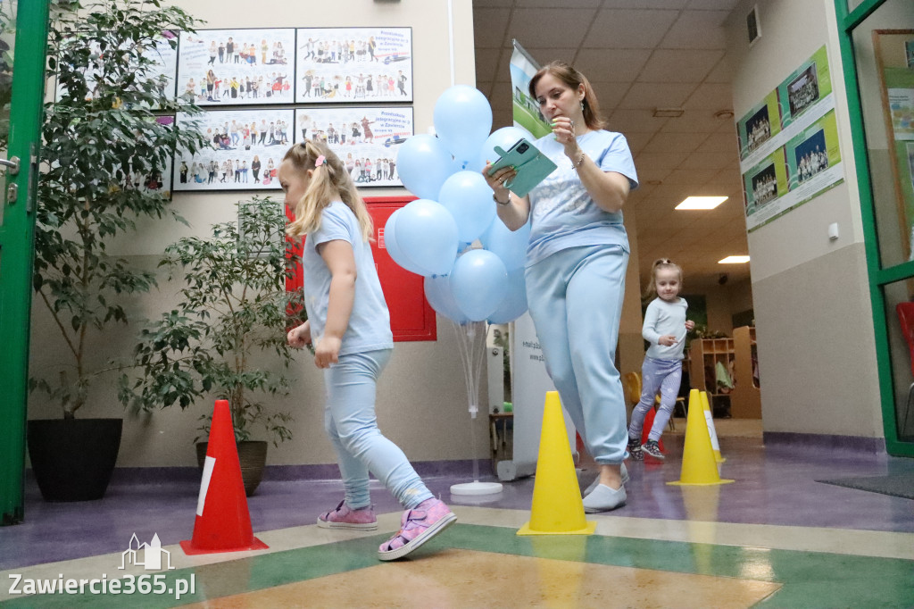 Fotorelacja: NIEBIESKIE IGRZYSKA w Przedszkolu Integracyjnym nr 3 w Zawierciu