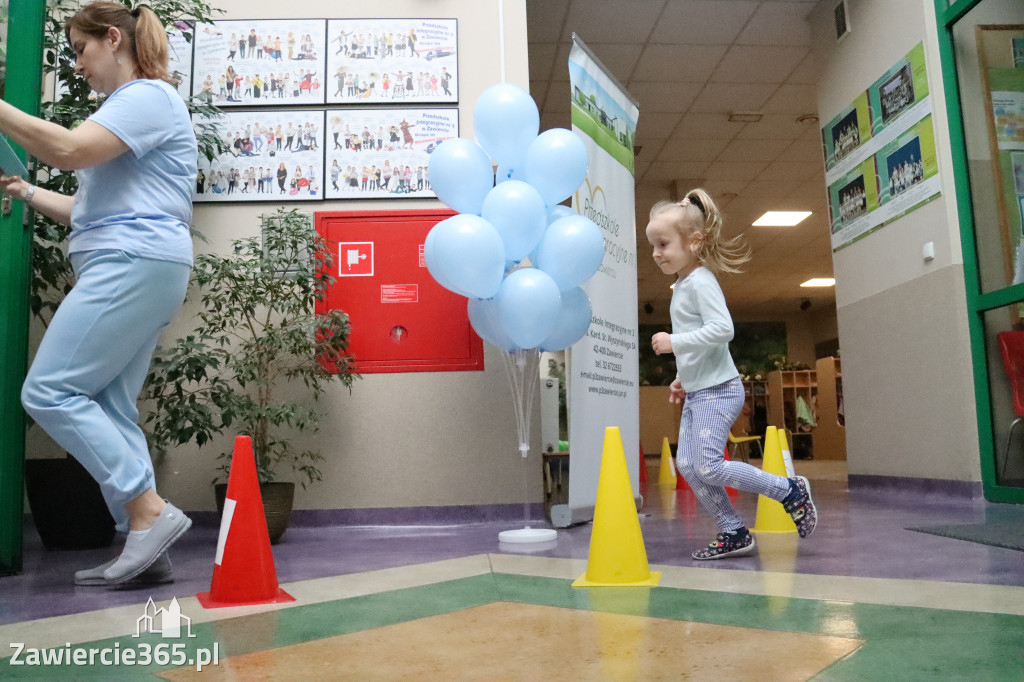 Fotorelacja: NIEBIESKIE IGRZYSKA w Przedszkolu Integracyjnym nr 3 w Zawierciu