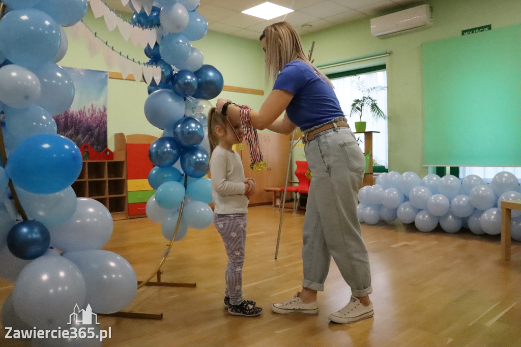 Fotorelacja: NIEBIESKIE IGRZYSKA w Przedszkolu Integracyjnym nr 3 w Zawierciu