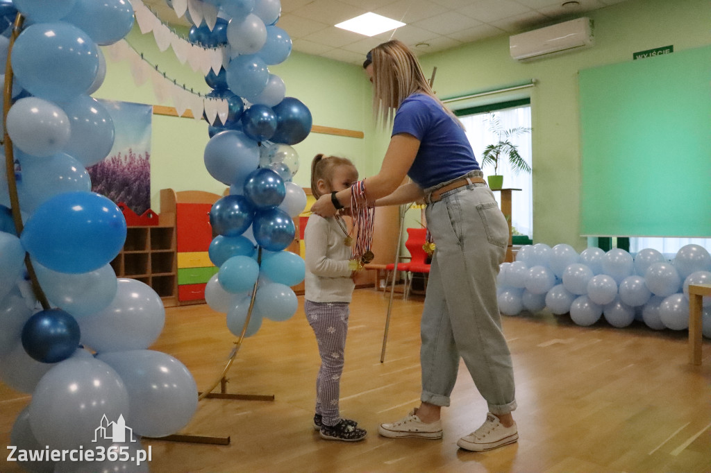 Fotorelacja: NIEBIESKIE IGRZYSKA w Przedszkolu Integracyjnym nr 3 w Zawierciu