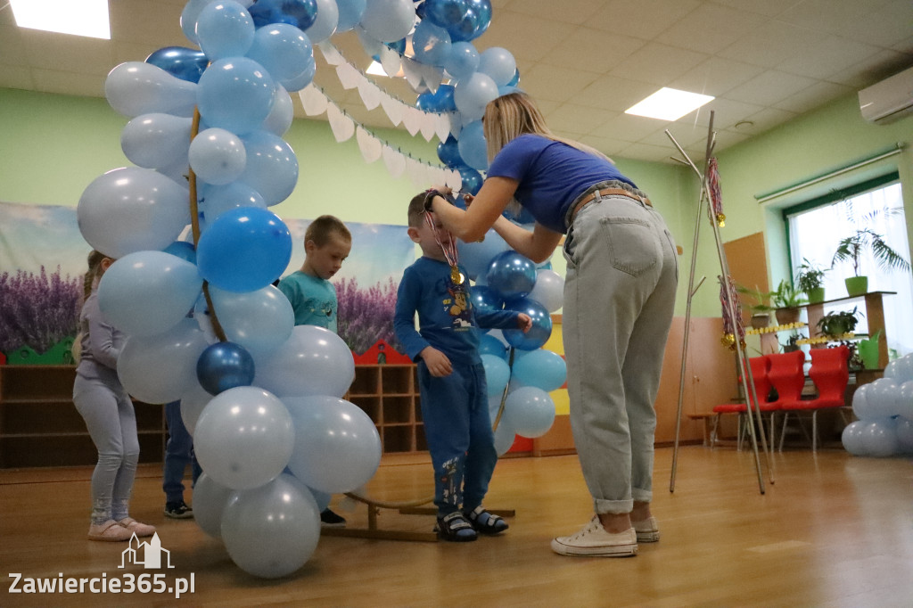 Fotorelacja: NIEBIESKIE IGRZYSKA w Przedszkolu Integracyjnym nr 3 w Zawierciu