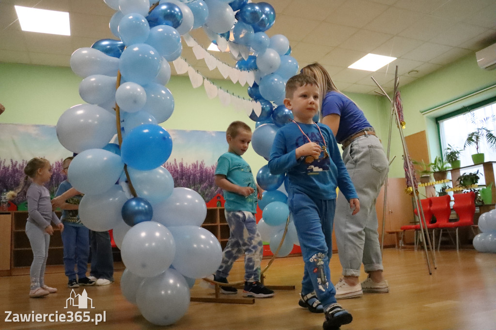 Fotorelacja: NIEBIESKIE IGRZYSKA w Przedszkolu Integracyjnym nr 3 w Zawierciu