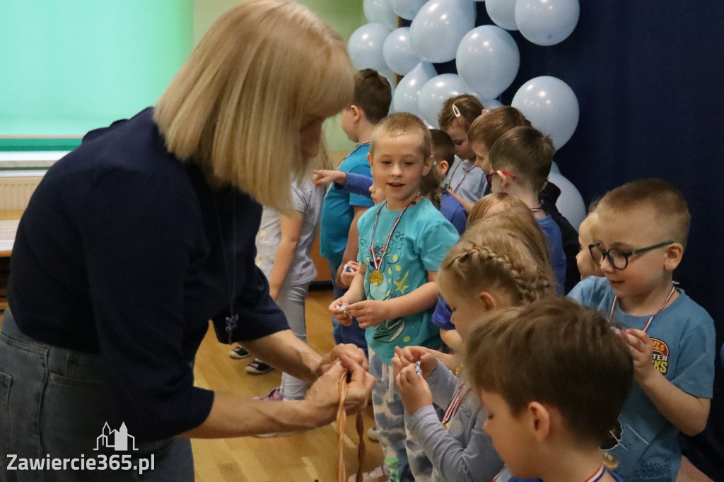 Fotorelacja: NIEBIESKIE IGRZYSKA w Przedszkolu Integracyjnym nr 3 w Zawierciu