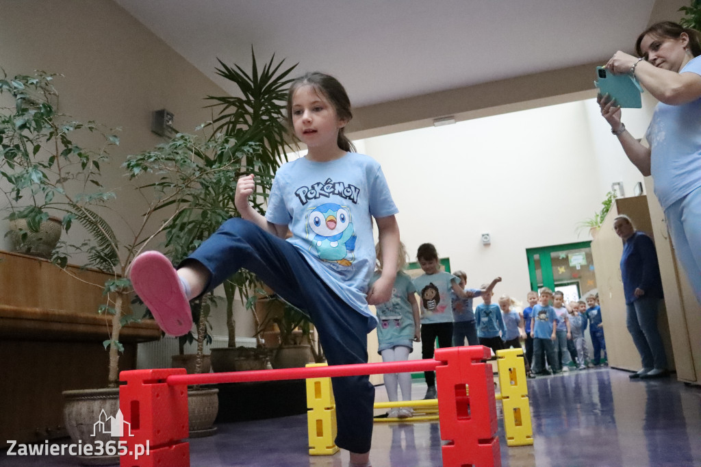 Fotorelacja: NIEBIESKIE IGRZYSKA w Przedszkolu Integracyjnym nr 3 w Zawierciu