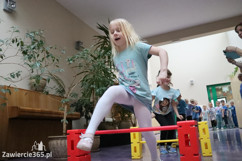 Fotorelacja: NIEBIESKIE IGRZYSKA w Przedszkolu Integracyjnym nr 3 w Zawierciu