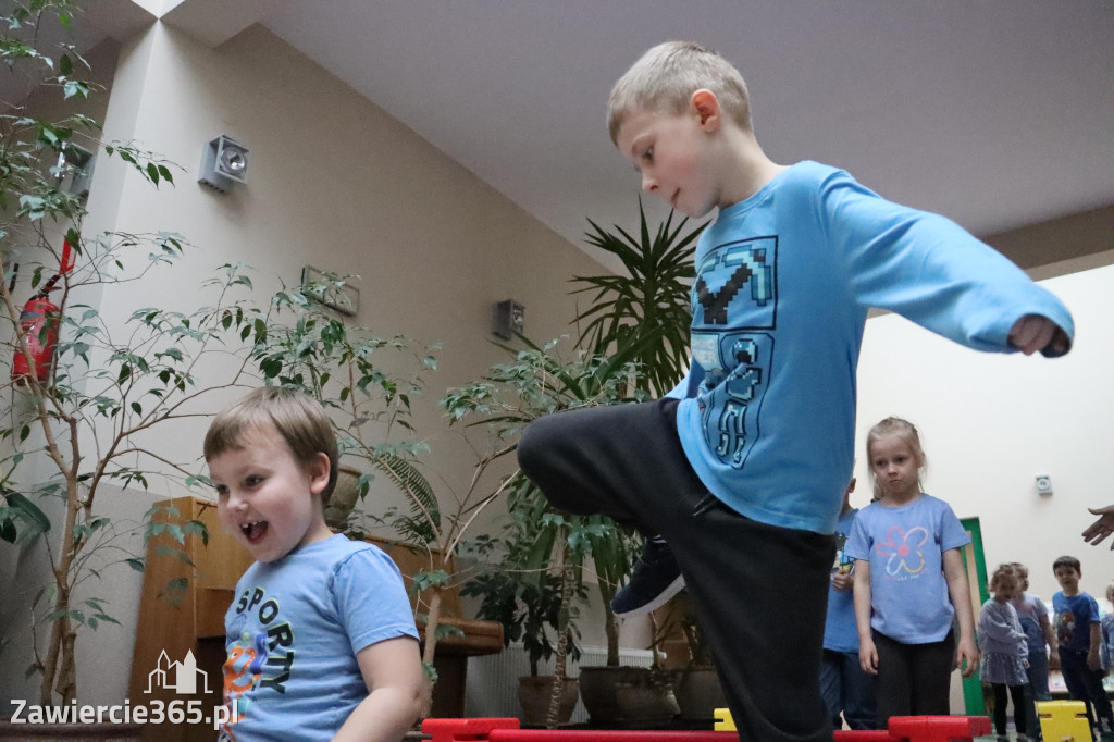 Fotorelacja: NIEBIESKIE IGRZYSKA w Przedszkolu Integracyjnym nr 3 w Zawierciu