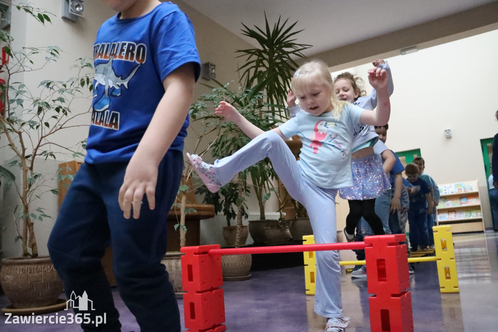 Fotorelacja: NIEBIESKIE IGRZYSKA w Przedszkolu Integracyjnym nr 3 w Zawierciu