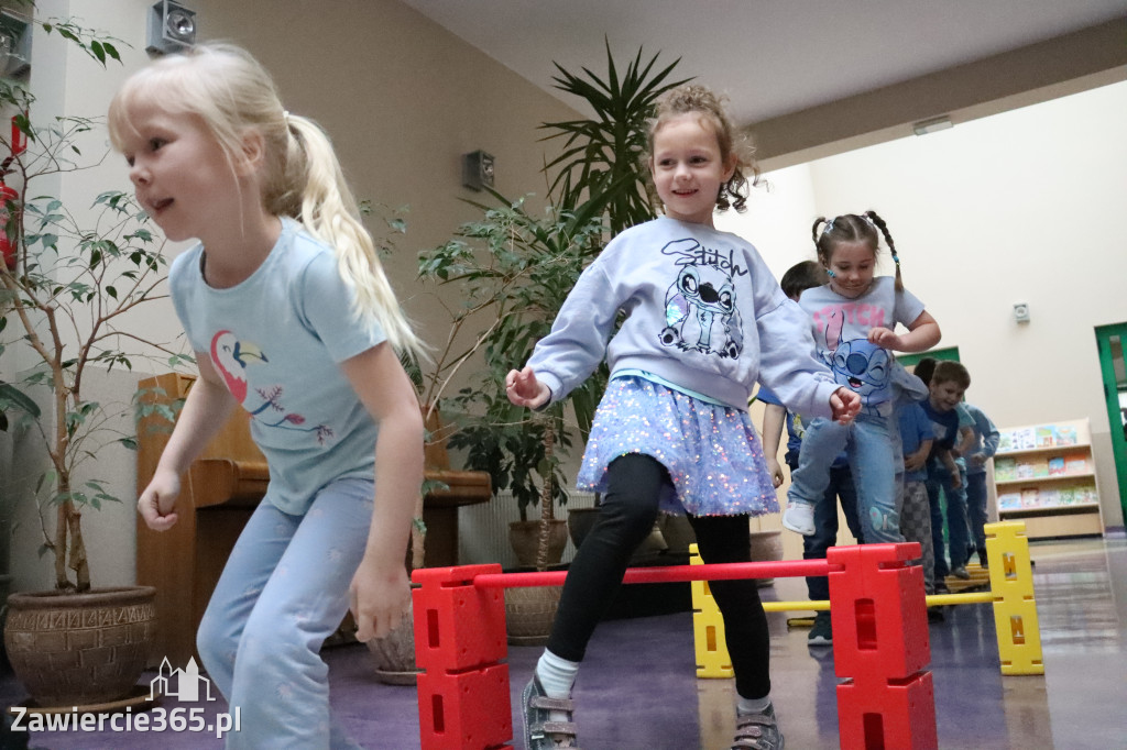 Fotorelacja: NIEBIESKIE IGRZYSKA w Przedszkolu Integracyjnym nr 3 w Zawierciu