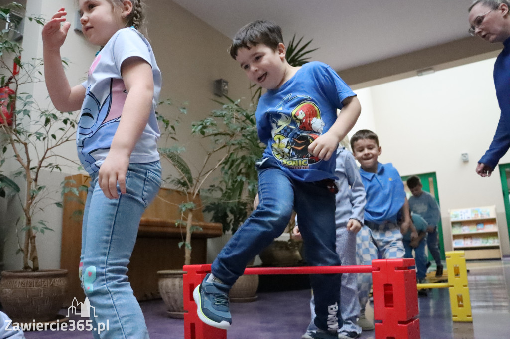 Fotorelacja: NIEBIESKIE IGRZYSKA w Przedszkolu Integracyjnym nr 3 w Zawierciu