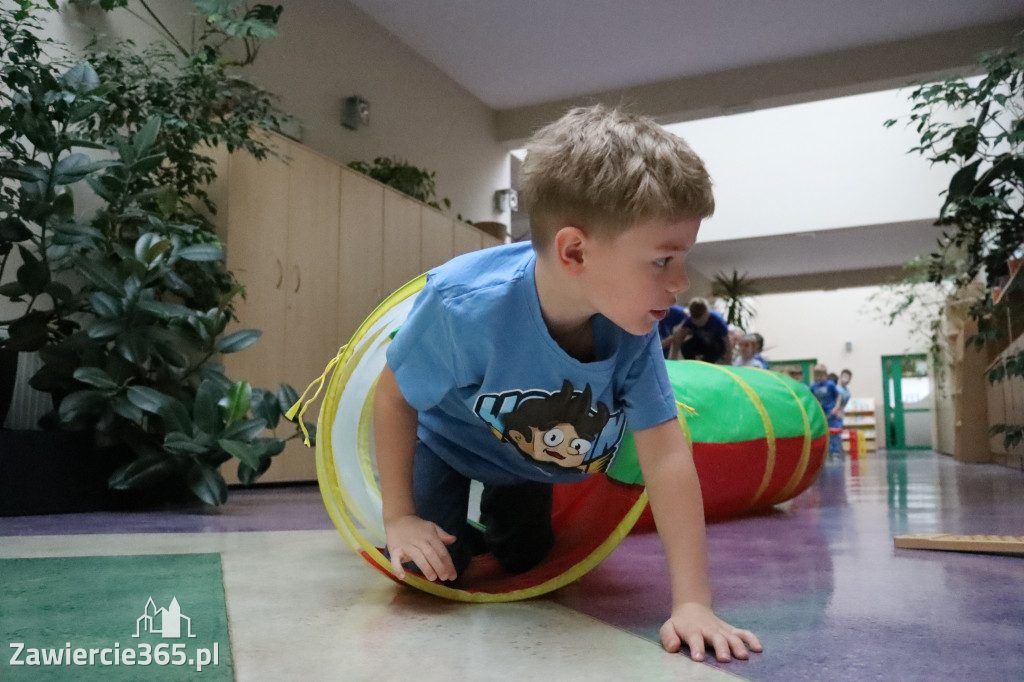 Fotorelacja: NIEBIESKIE IGRZYSKA w Przedszkolu Integracyjnym nr 3 w Zawierciu