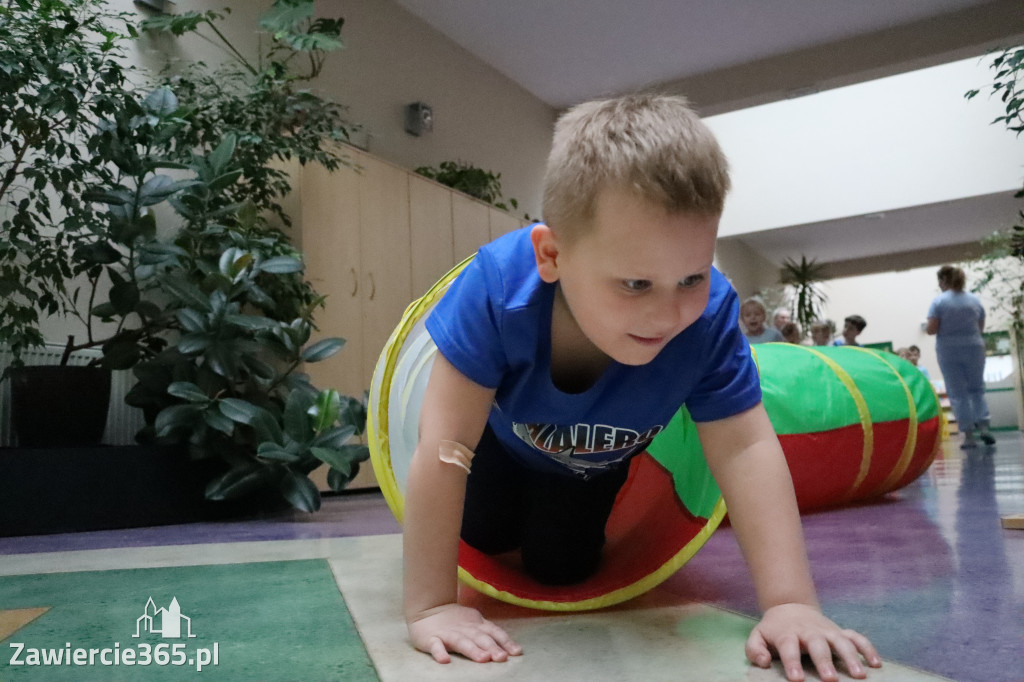 Fotorelacja: NIEBIESKIE IGRZYSKA w Przedszkolu Integracyjnym nr 3 w Zawierciu