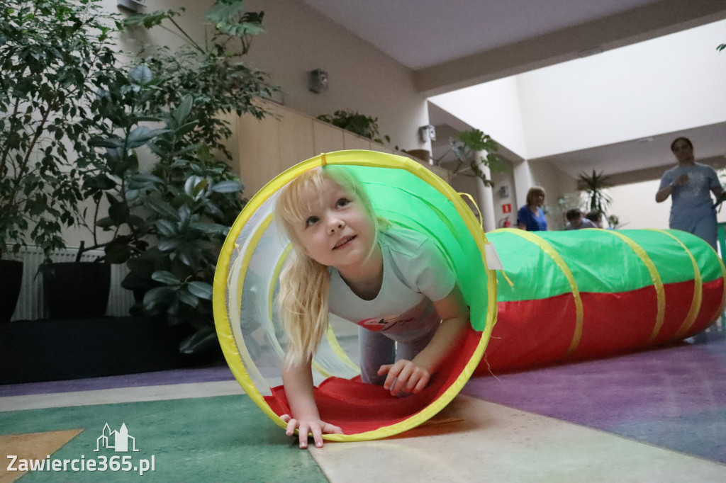 Fotorelacja: NIEBIESKIE IGRZYSKA w Przedszkolu Integracyjnym nr 3 w Zawierciu