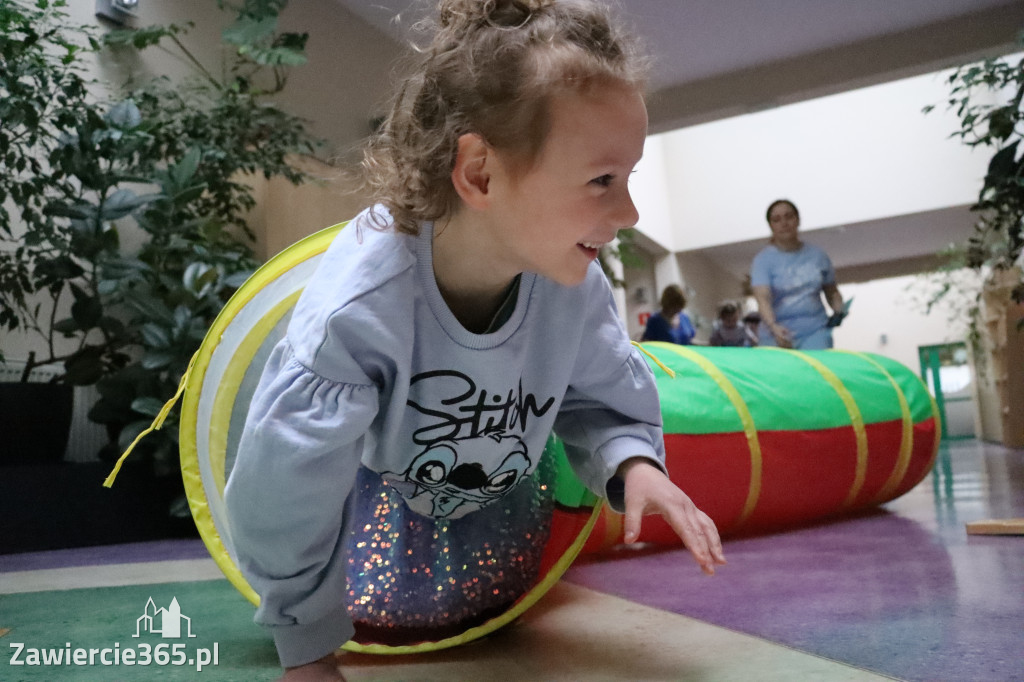 Fotorelacja: NIEBIESKIE IGRZYSKA w Przedszkolu Integracyjnym nr 3 w Zawierciu