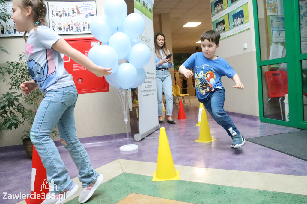 Fotorelacja: NIEBIESKIE IGRZYSKA w Przedszkolu Integracyjnym nr 3 w Zawierciu