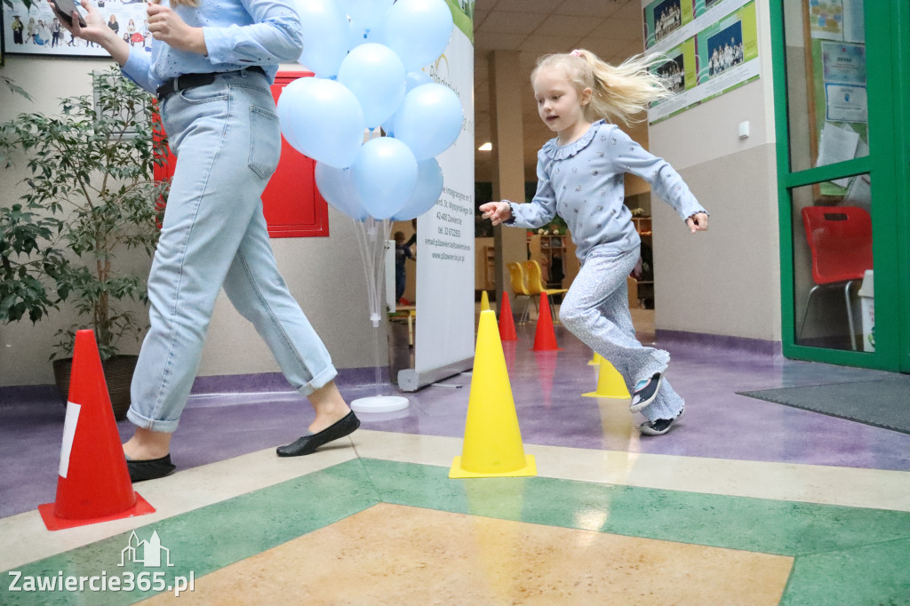 Fotorelacja: NIEBIESKIE IGRZYSKA w Przedszkolu Integracyjnym nr 3 w Zawierciu