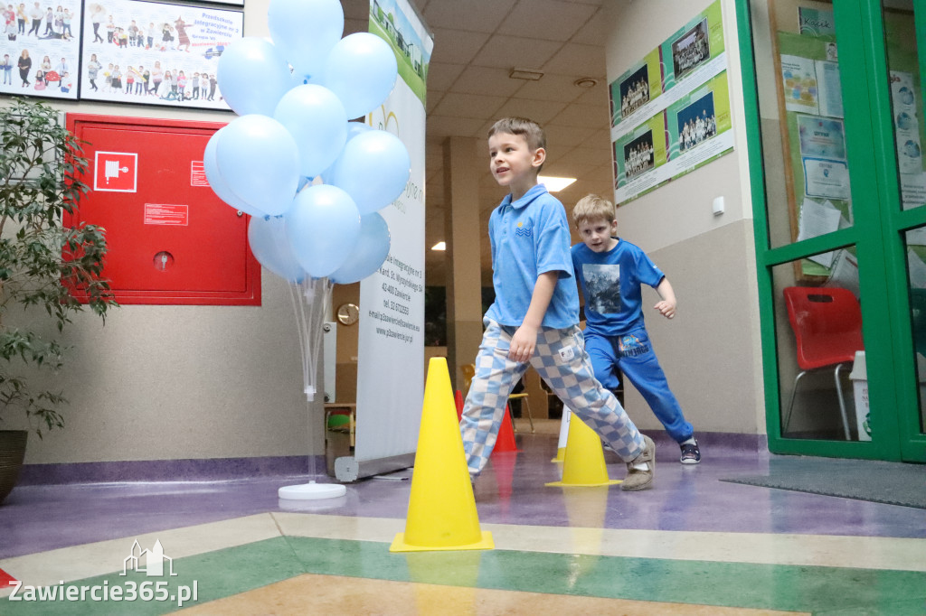 Fotorelacja: NIEBIESKIE IGRZYSKA w Przedszkolu Integracyjnym nr 3 w Zawierciu