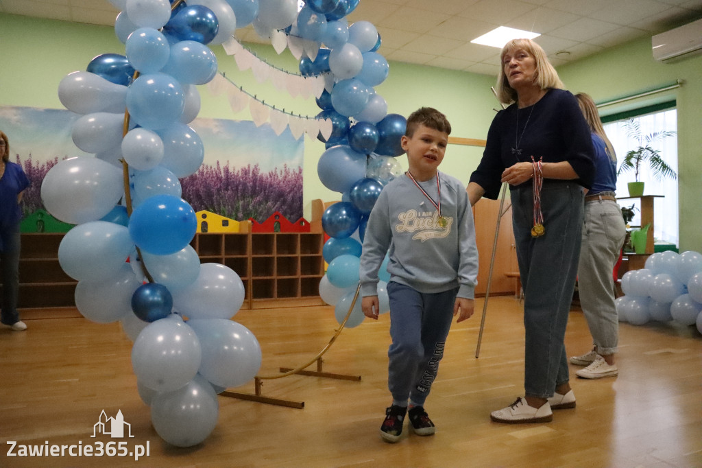 Fotorelacja: NIEBIESKIE IGRZYSKA w Przedszkolu Integracyjnym nr 3 w Zawierciu
