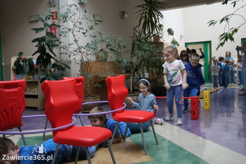 Fotorelacja: NIEBIESKIE IGRZYSKA w Przedszkolu Integracyjnym nr 3 w Zawierciu