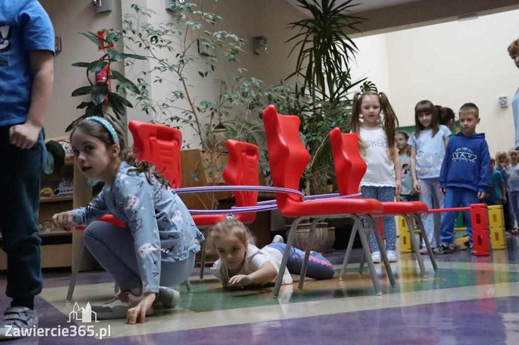 Fotorelacja: NIEBIESKIE IGRZYSKA w Przedszkolu Integracyjnym nr 3 w Zawierciu