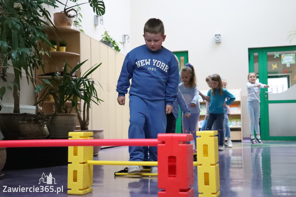 Fotorelacja: NIEBIESKIE IGRZYSKA w Przedszkolu Integracyjnym nr 3 w Zawierciu