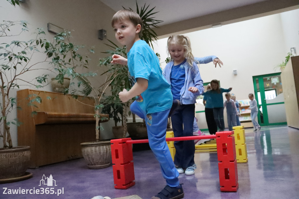 Fotorelacja: NIEBIESKIE IGRZYSKA w Przedszkolu Integracyjnym nr 3 w Zawierciu